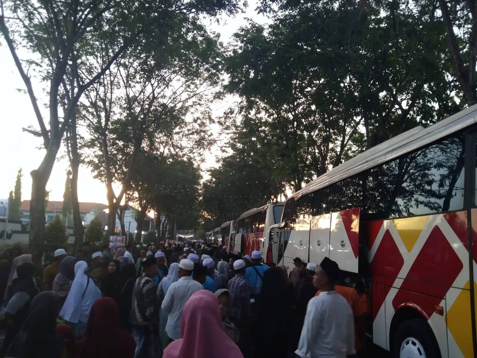  Keberangkatan 2 JCH Kloter 67 Sampang Tertunda, Dirawat di RS Haji Surabaya