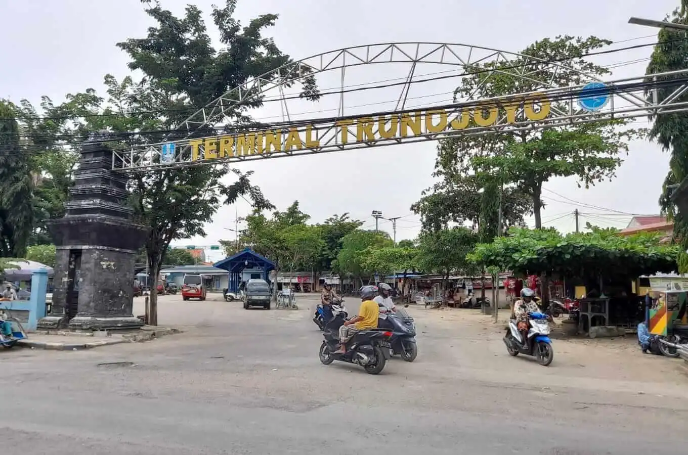 Polisi dan Satpol PP Saling Lempar Kewenangan Terkait Penjualan Miras di Terminal Sampang