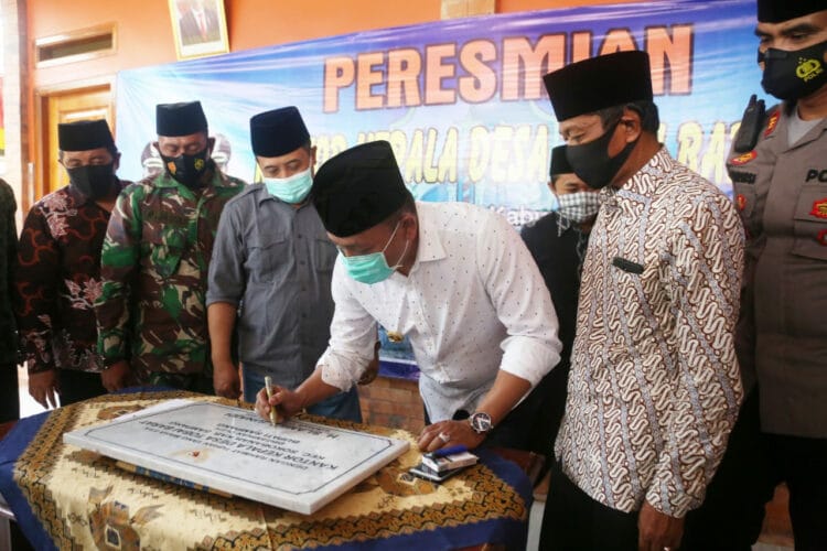 Bupati Sampang Resmikan Balai Desa Tobai Barat