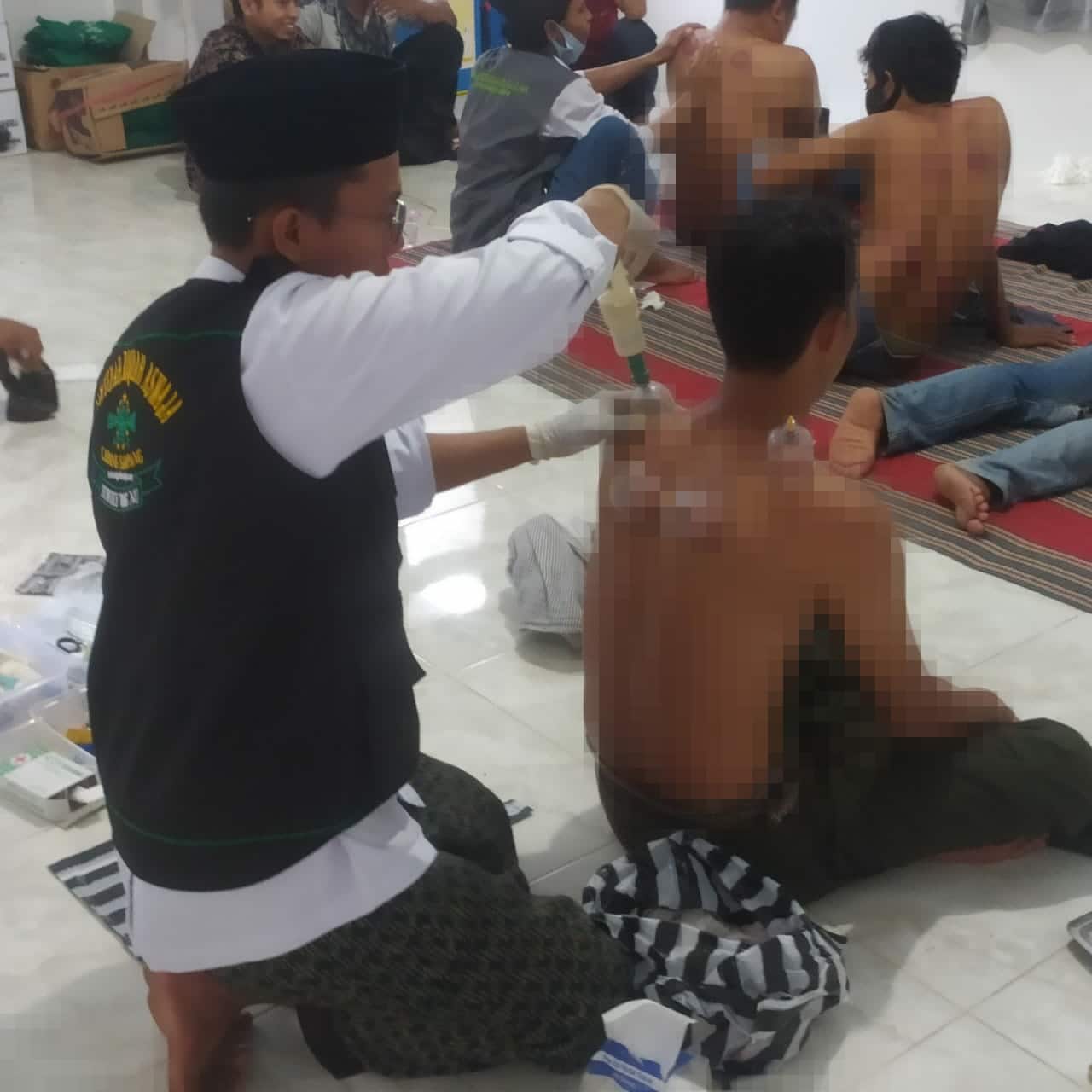 Bersama Jamiyah Ruqyah Aswaja, LKNU Sampang Gelar Bekam dan Ruqyah Gratis