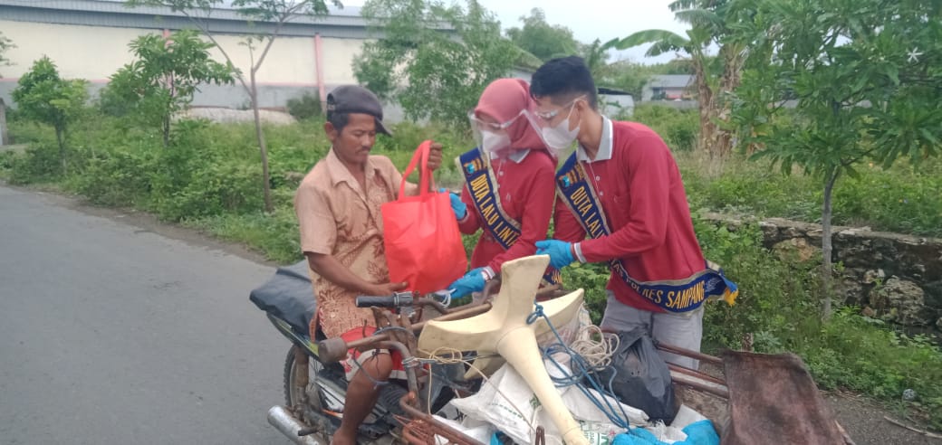 Satlantas Polres Sampang Gelar Aksi Sosial Bertajuk Jum’at Berkah