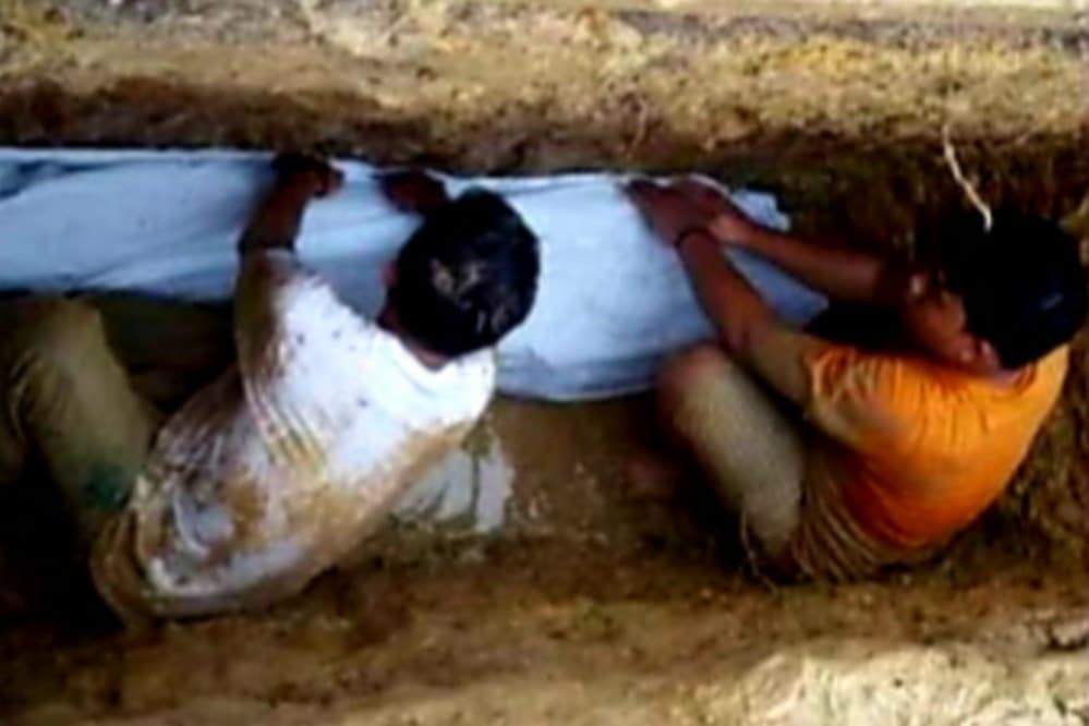 Tiga Tahun Dikebumikan, Jenazah Kiai di Sampang Madura Utuh Tanpa Bau