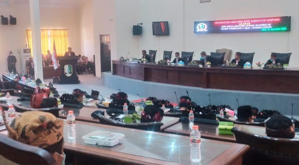Bertepatan Dengan Harjad Sampang, DPRD Sampaikan Tiga Raperda Dengan Apar Besan