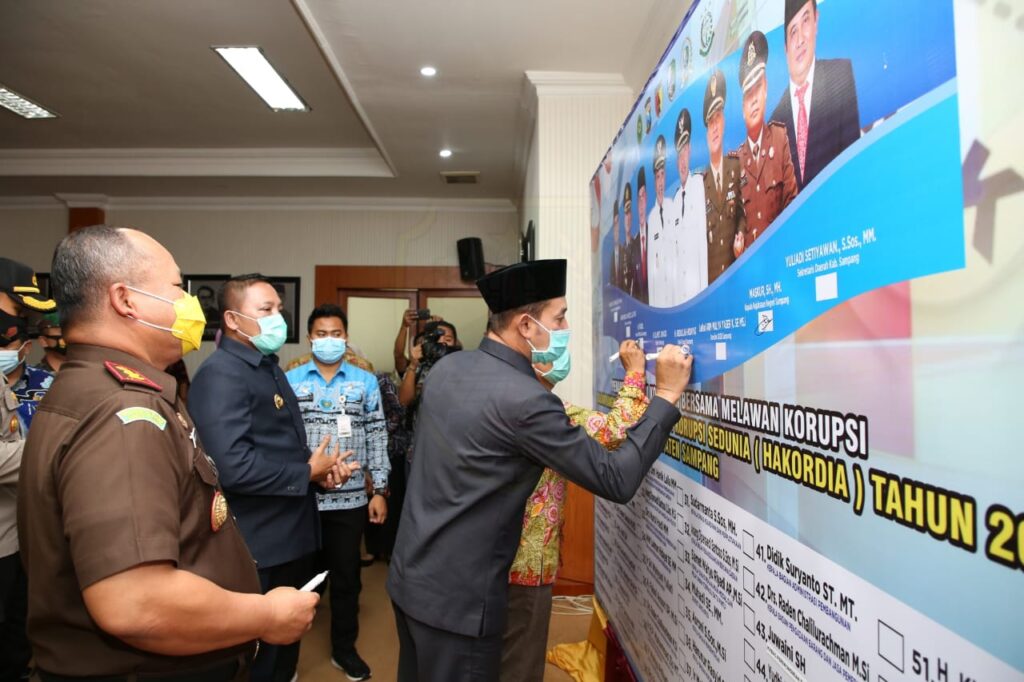 Peringati Hakordia 2020, Pemkab Sampang Tandatangani Komitmen Lawan Korupsi