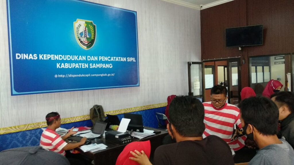 Jelang Harjad, Pemkab Sampang Wajibkan Pengunaan Busana Adat Madura