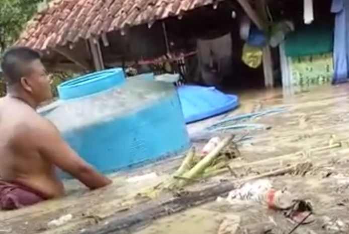 Viral Video Robatal Sampang Direndam Banjir, Berikut Penjelasannya!