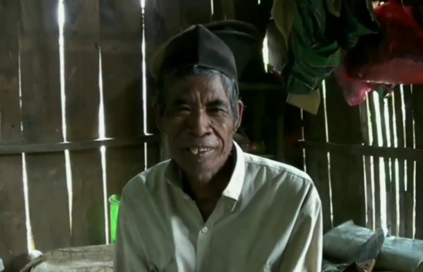 Kisah Puadin, Kakek Miskin di Sampang Hidup Serumah Dengan Seekor Sapi – Pemerintah ?