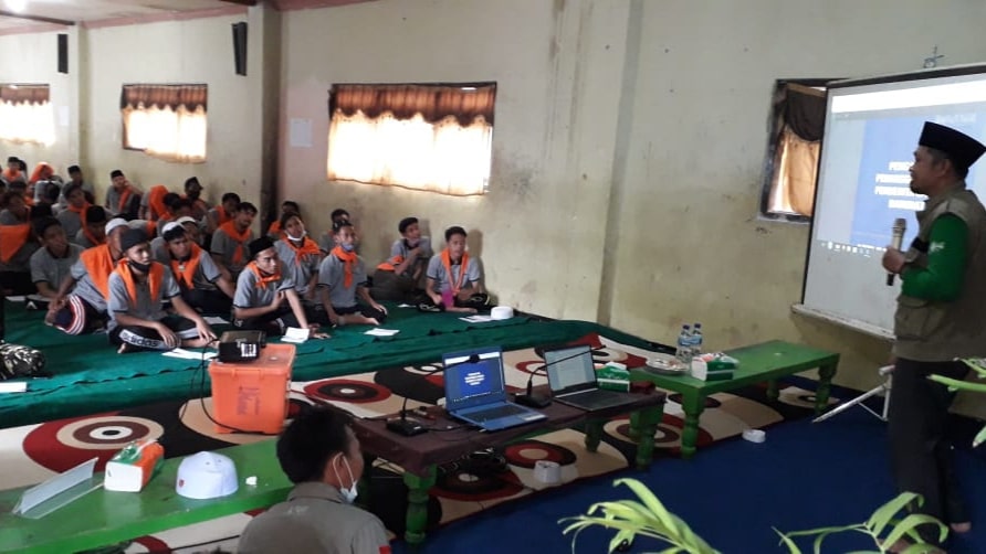 BPBD Sampang Edukasi Santri Tangguh Bencana di PP. Assirojiyyah Kajuk
