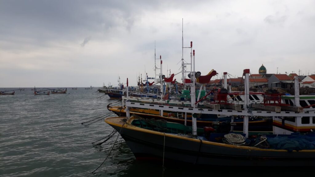 Demi Memenuhi Kebutuhan, Nelayan Sampang Nekat Melaut Meski Cuaca Buruk