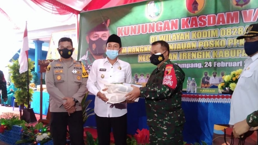 Kasdam V/Brawijaya Tinjau Langsung Posko PPKM Mikro Desa Bancelok Sampang