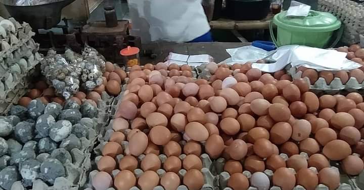 Pedagang Mengeluh, Harga Telur Pasang Surut di Sampang