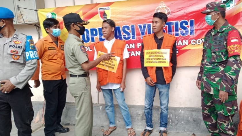 Gelar Operasi Yustisi, Satpol PP Sampang Berikan Sanksi Sosial Terhadap Pelanggar