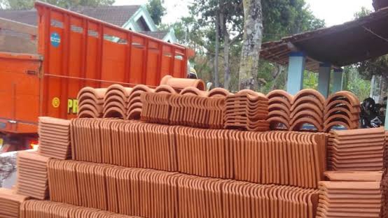 Diskopindag Sampang Menilai 1202 IKM Genteng Karang Penang Kurang Berinovasi