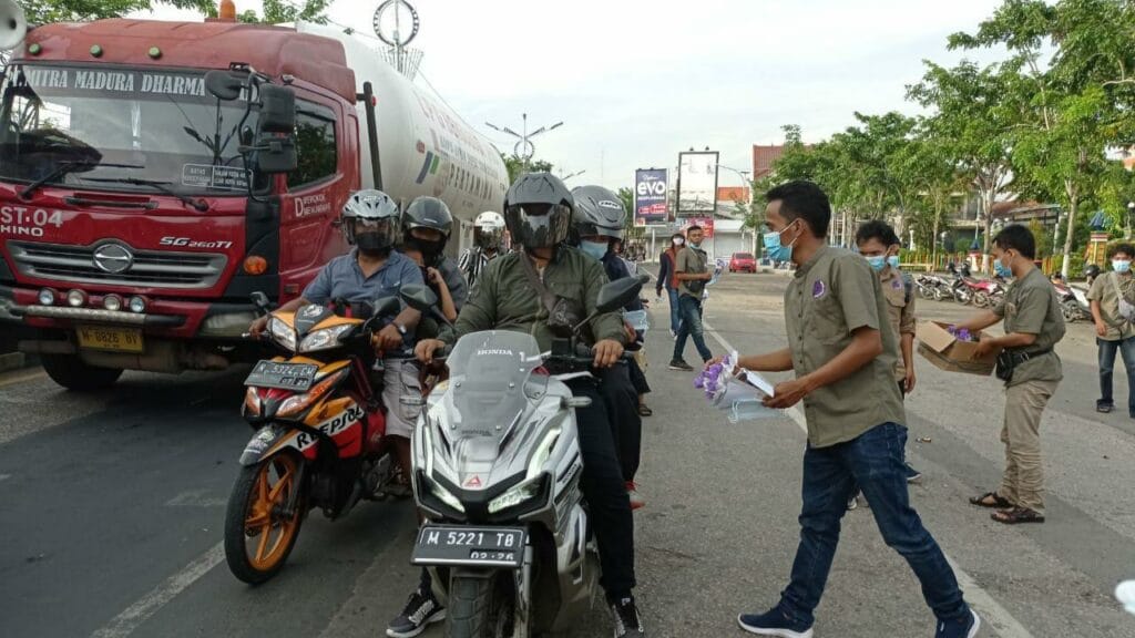 Kecam Kekerasan Oknum Pengawal Men-KKP, Wartawan Sampang Gercap lakukan Aksi Solidaritas