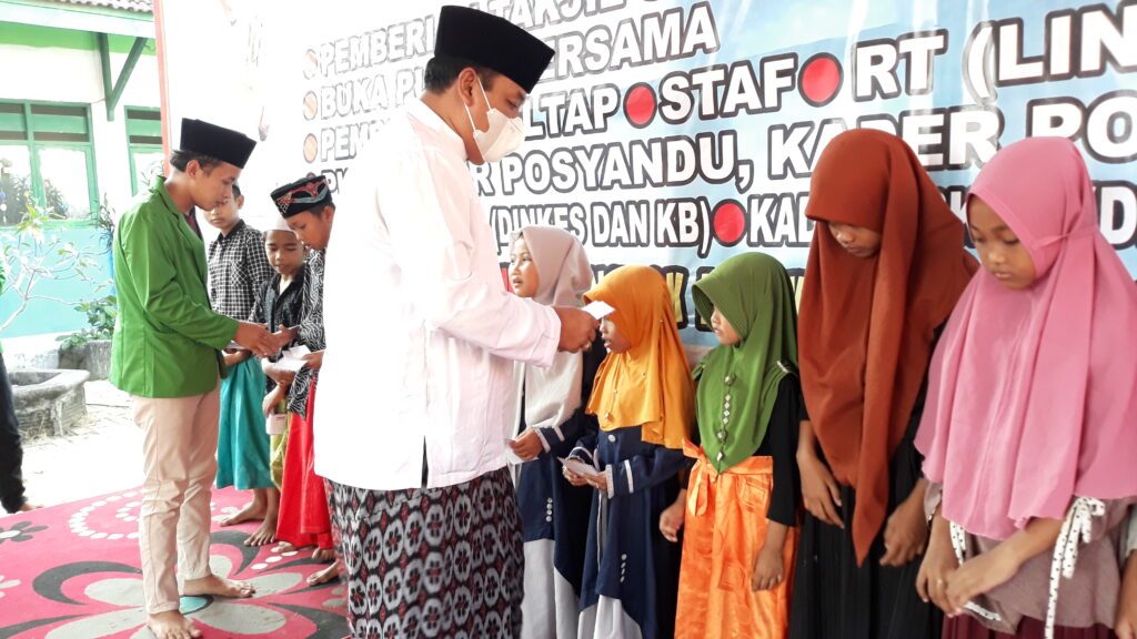 DEMA STAI Ma'arif Sampang Sukses Gandeng Pemdes Bancelok Gelar Santunan Anak dan Berbagi Takjil