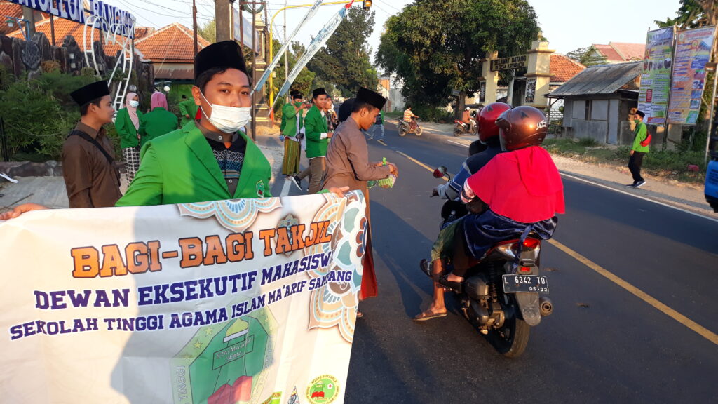 DEMA STAI Ma'arif Sampang Sukses Gandeng Pemdes Bancelok Gelar Santunan Anak dan Berbagi Takjil