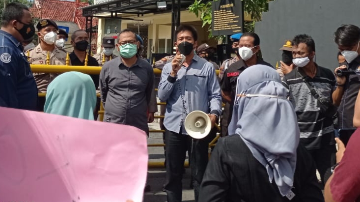 Dinilai Lamban Tangani Kasus Pencabulan Anak, Polres Sampang Digeruduk Massa