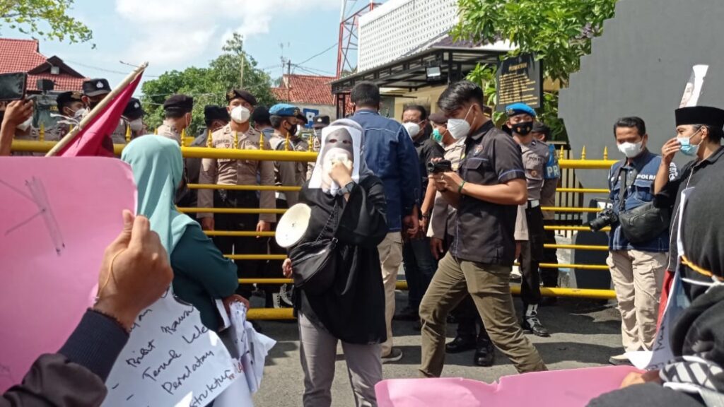 Dinilai Lamban Tangani Kasus Pencabulan Anak, Polres Sampang Digeruduk Massa