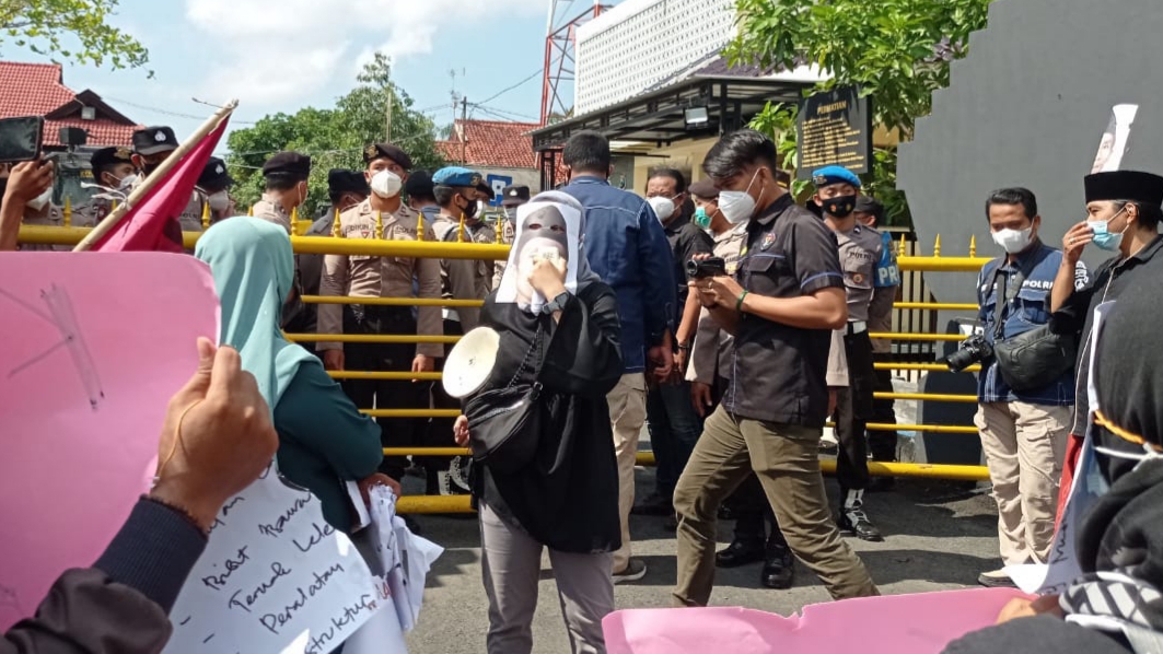 Dinilai Lamban Tangani Kasus Pencabulan Anak, Polres Sampang Digeruduk Massa