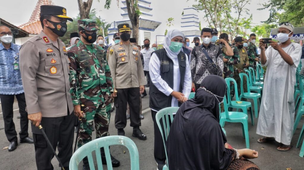 Pantau Vaksinasi di Sampang, Gubernur Jatim Minta Peran Serta Kades dan Ulama