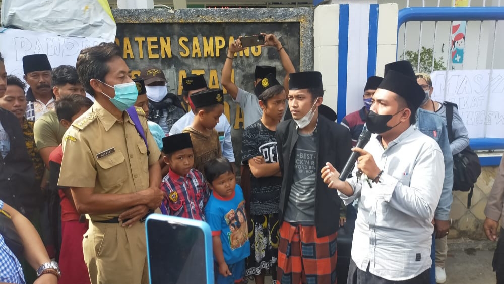 Pelayanan Lambat Hingga Merenggang Nyawa, Puskesmas Jrangoan Sampang Didemo Warga