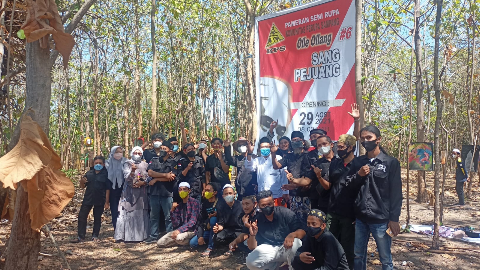 Kenang KH. Sholahur Robbani, Komunitas Perupa Sampang Gelar Pameran Olle Ollang