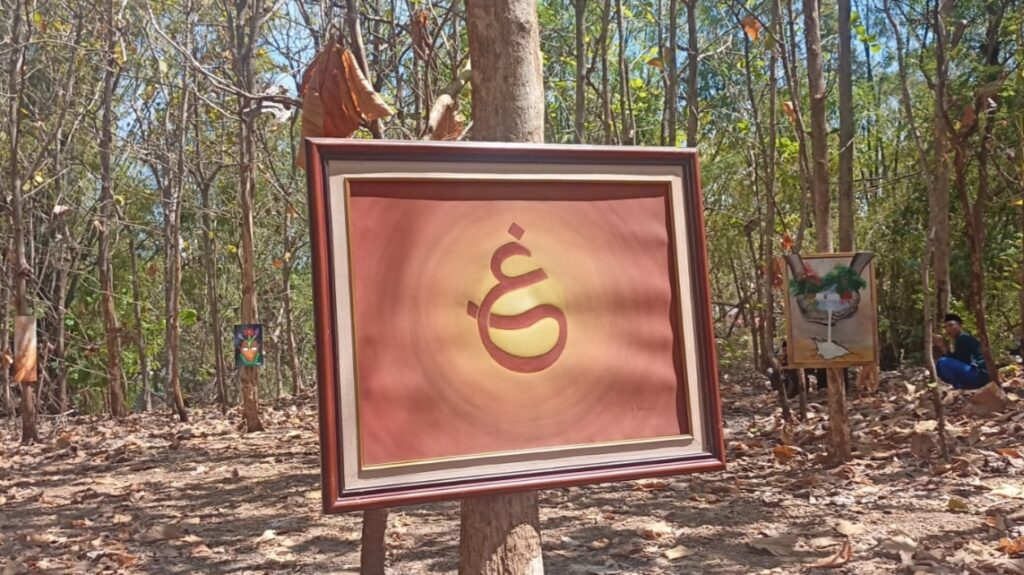 Perjalanan KH. Sholahur Robbani Sebagai Ketua Komunitas Perupa Sampang