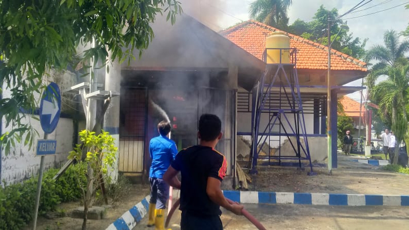Akibat Korsleting, Genset Kantor Pemkab Sampang Terbakar