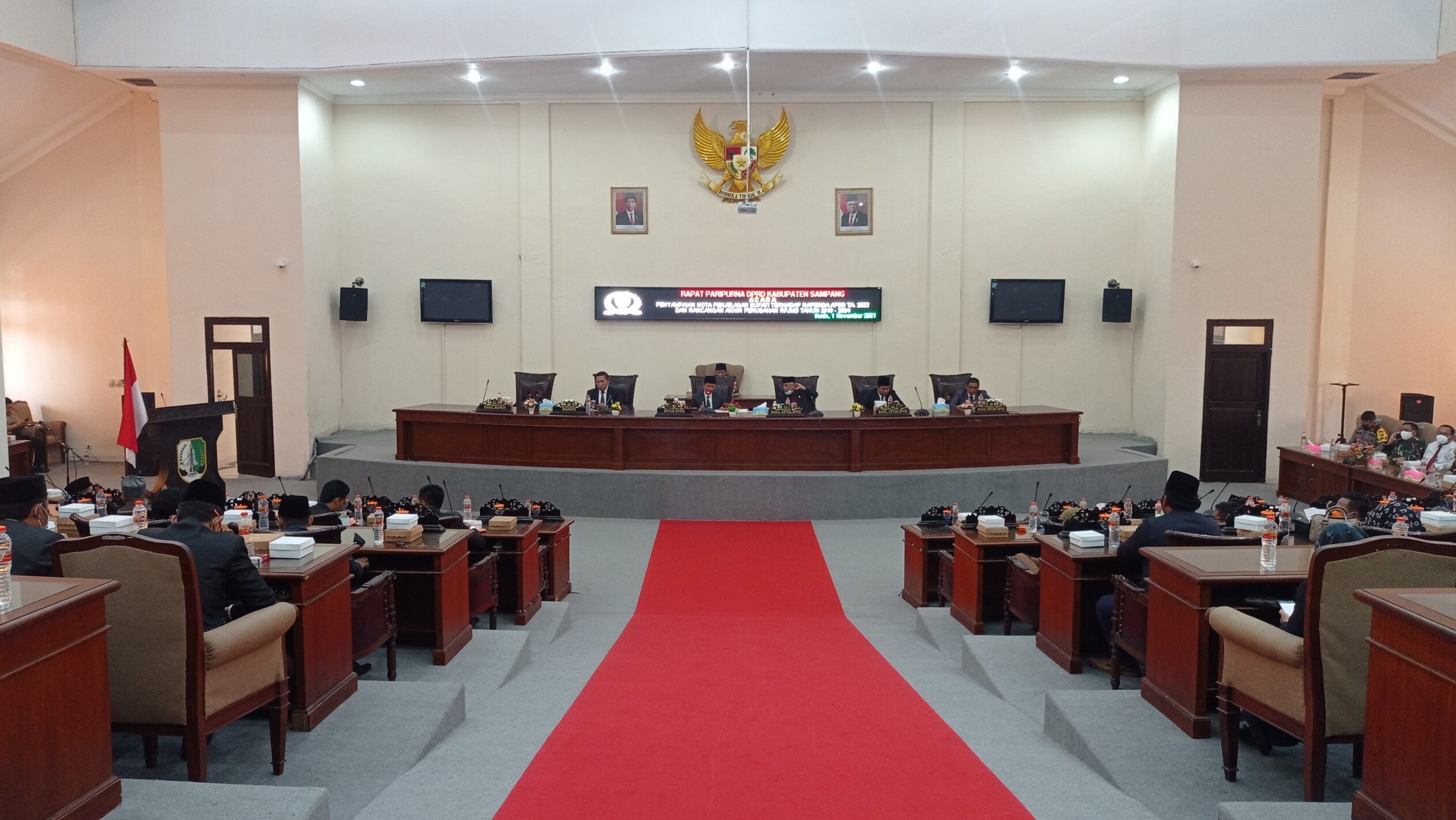 DPRD Gelar Paripurna Raperda APBD 2022 dan Perubahan RPJMD Sampang