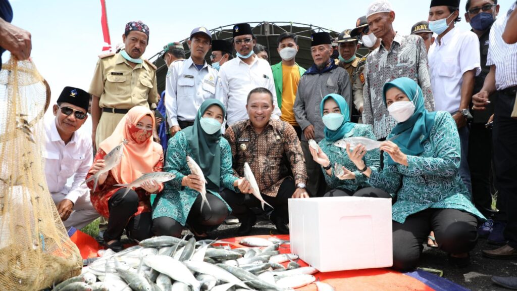 Bupati H. Slamet Junaidi Harapkan Bandeng Pangarengan Jadi Oleh-Oleh Khas Sampang