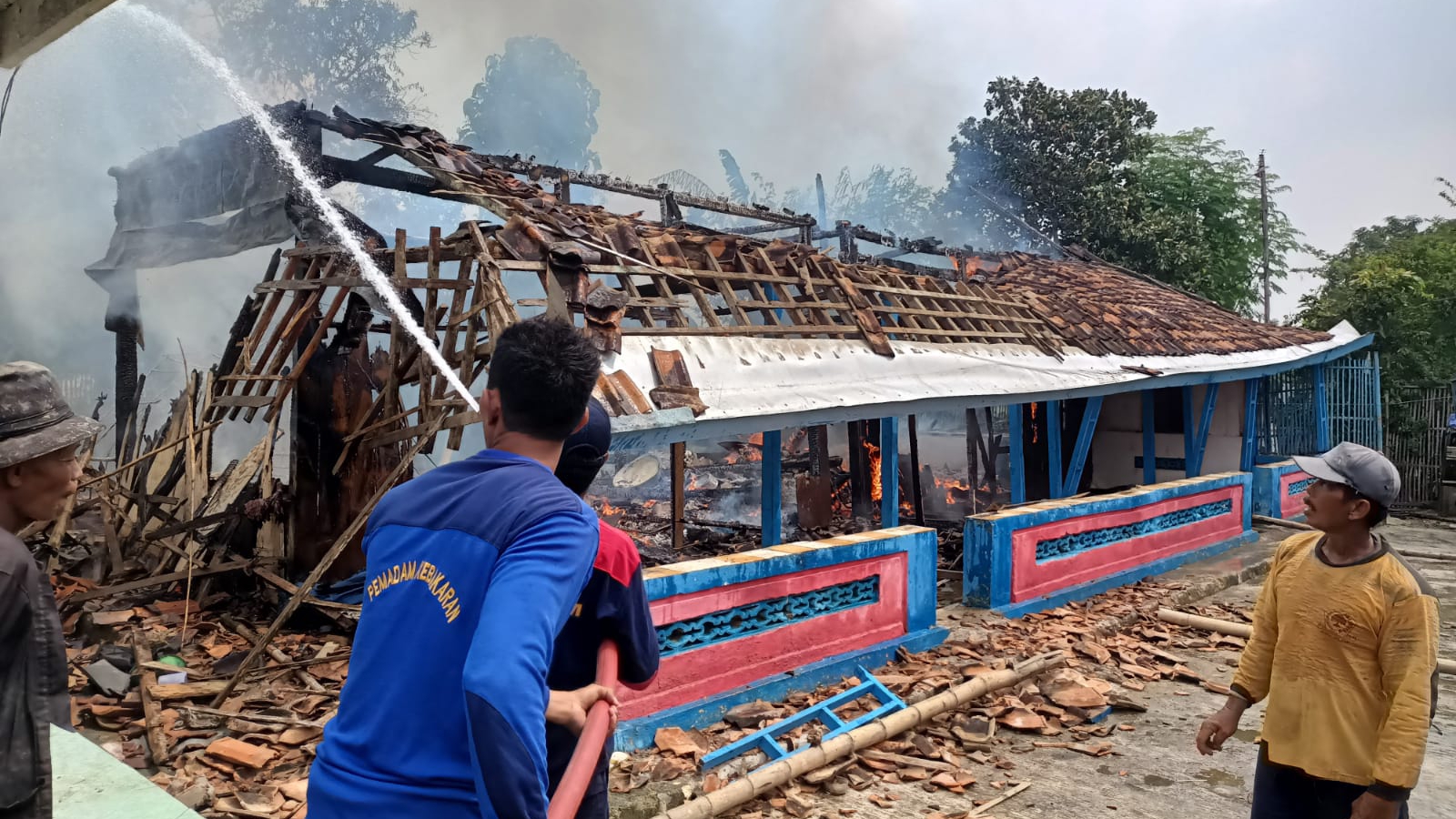 Korsleting Listrik, Rumah Warga Kalangan Prao Sampang Ludes Terbakar