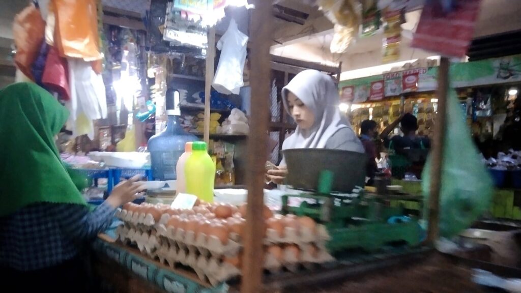 Jelang Tahun Baru, Harga Berbagai Bahan Pokok di Sampang Melonjak