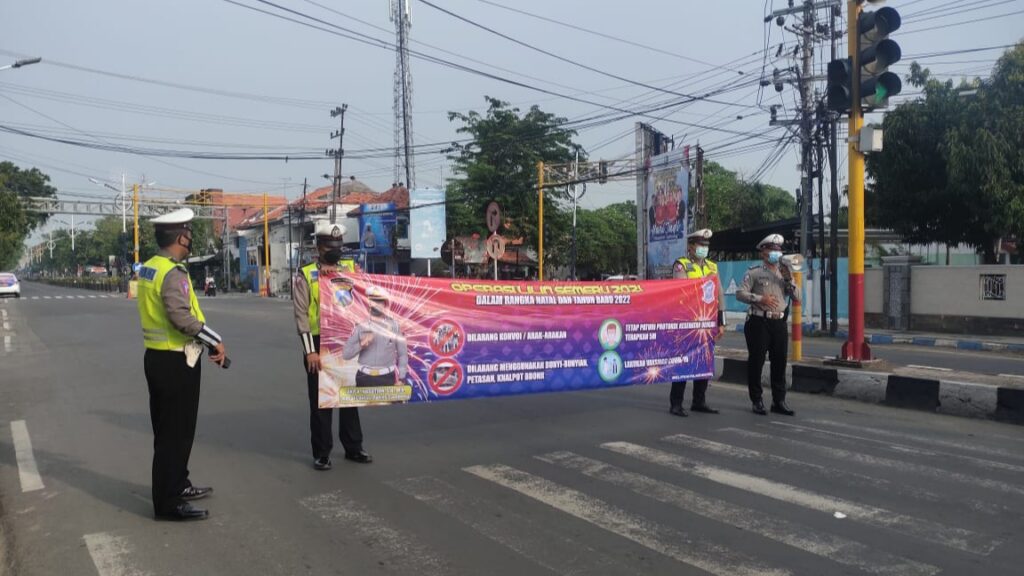 Jelang Tahun Baru, Satlantas Polres Sampang Masif Sosialisasi Atuaran