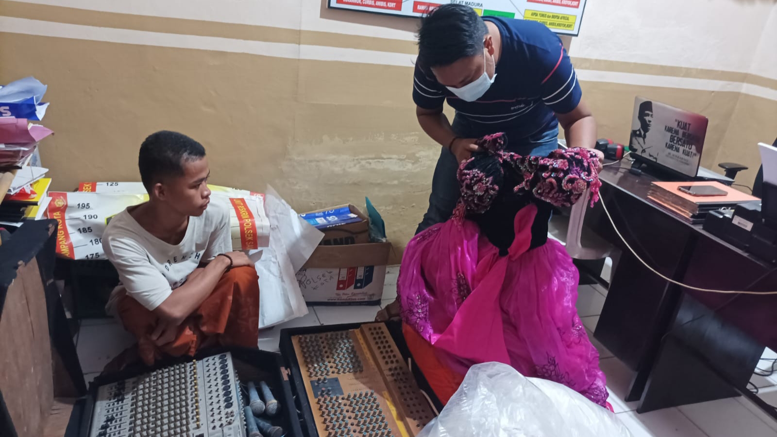 Pemuda Banyumas Sampang Curi 4 Baju Pengantin, Berikut Selengkapnya!