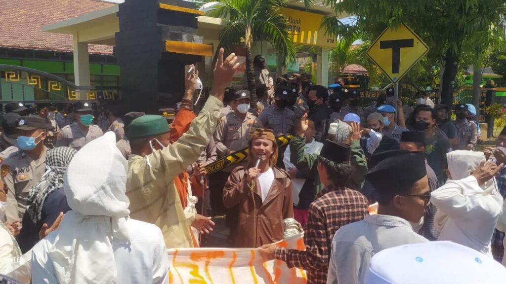 Pemuda Pejuang Islam Sampang Demo Tanggapi Pernyataan Menteri Agama