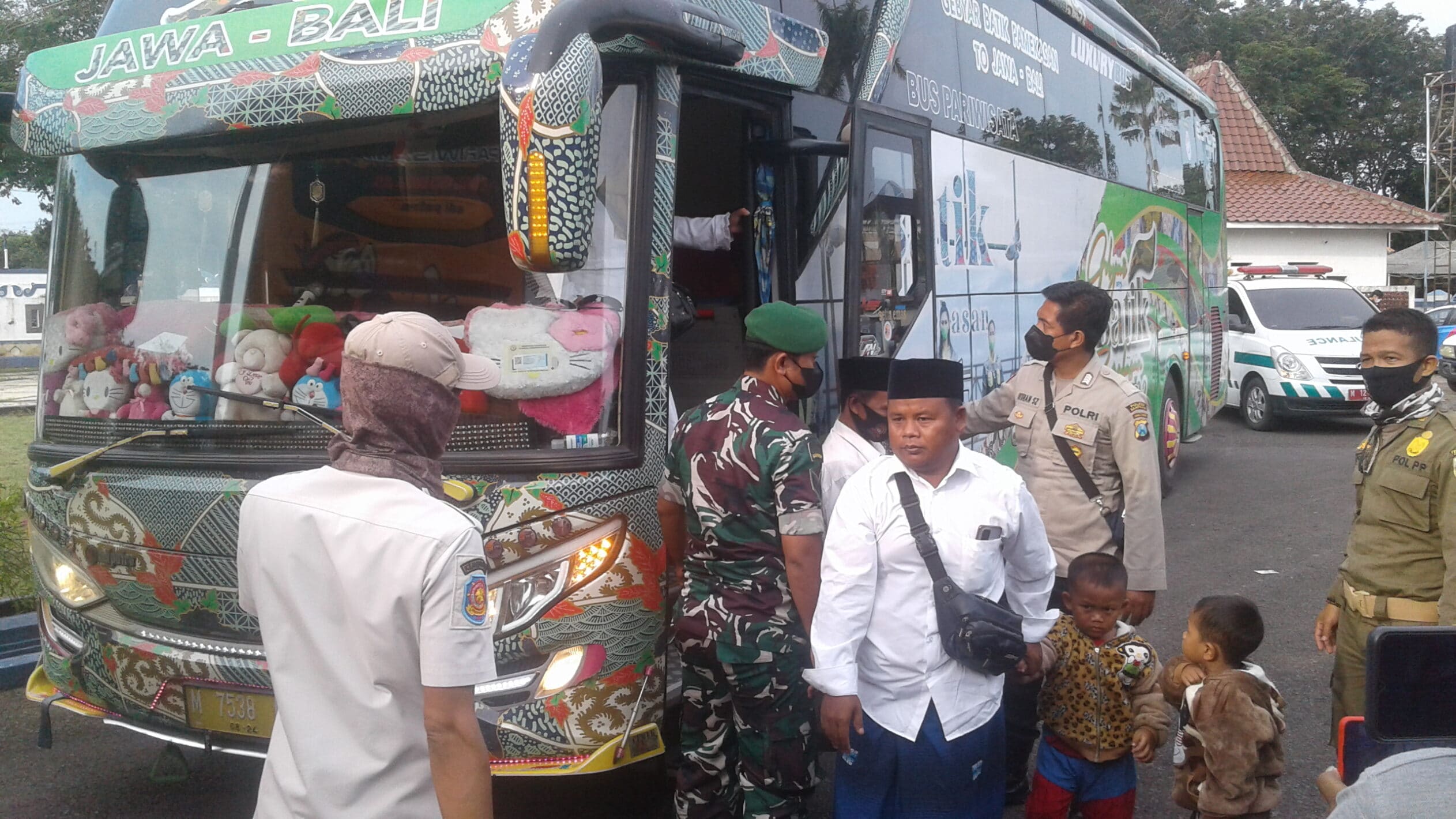 Puluhan Mantan Pengikut Syiah Tiba di Pendopo Bupati Sampang