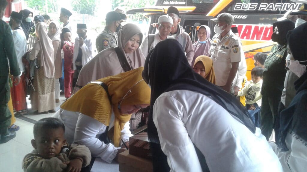 Puluhan Pengungsi Jemundo Pulang ke Kampung Halaman, Ini Harapan Bupati Sampang