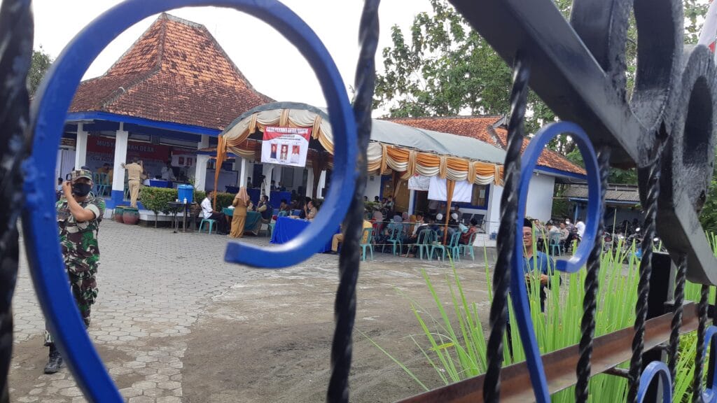 Media Terhalang Pagar, Musdes Pemilihan Kades PAW Bancelok Digelar Tertutup