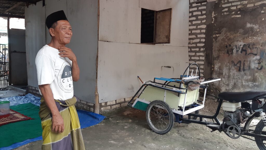 Perjuangan Tukang Becak di Sampang Haji Tanpa Almarhumah Istri