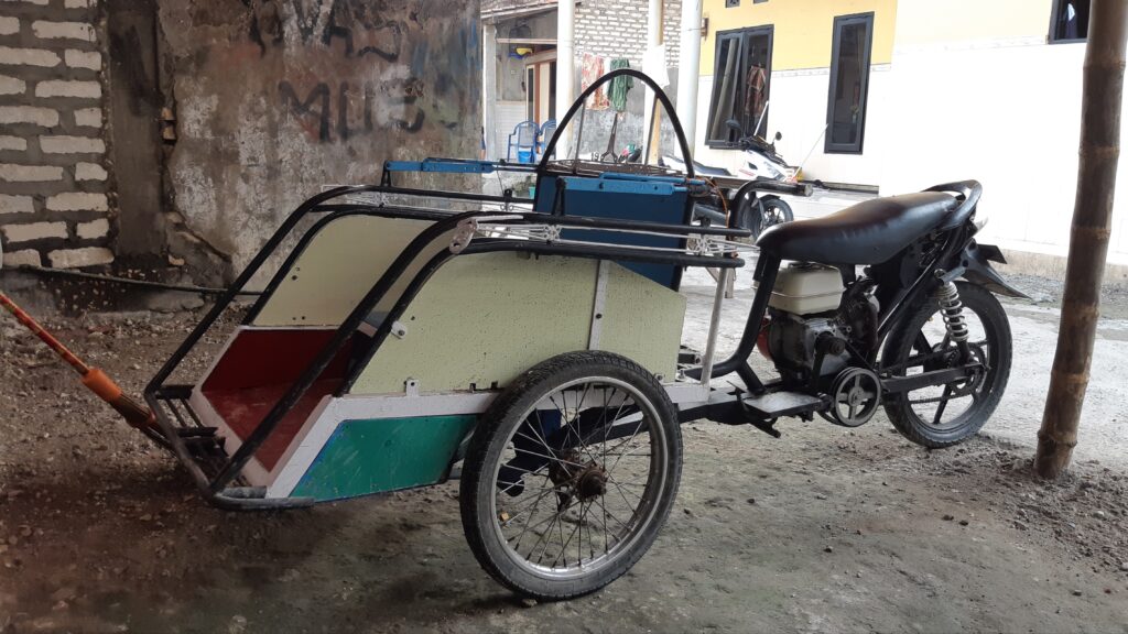 Perjuangan Tukang Becak di Sampang Haji Tanpa Almarhumah Istri