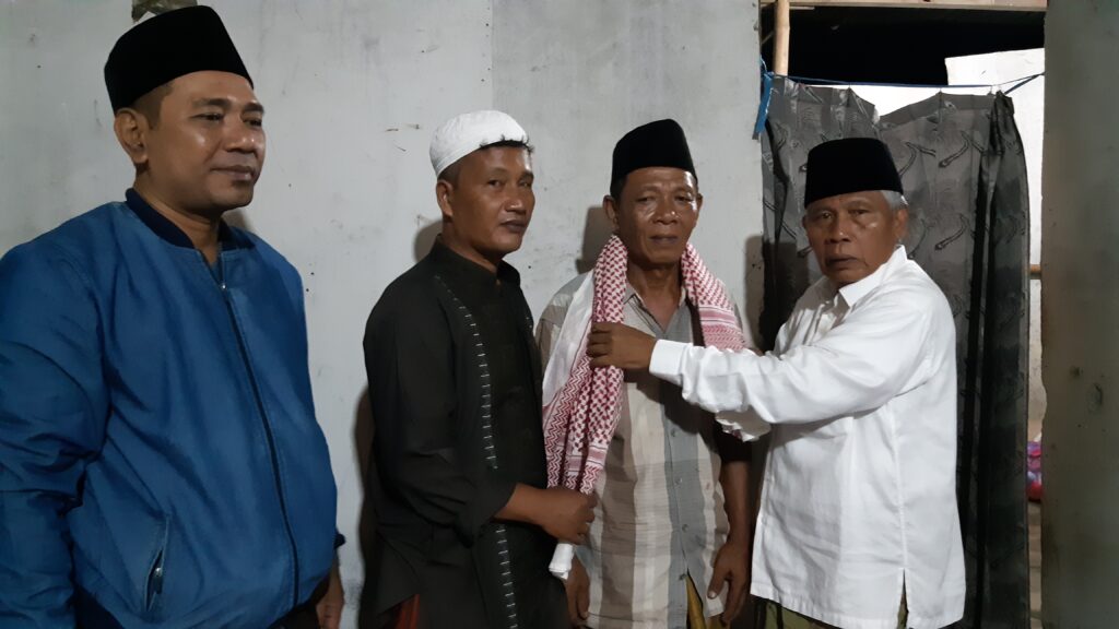 Merasa Tergugah, Pembina KBIH Al- Khodijah Bantu Pengayuh Becak Jalani Ibadah Haji