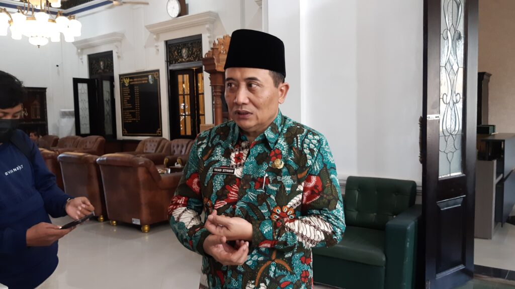 Diberangkatkan, Ratusan Jamaah Haji Asal Sampang Akan Lepas Kerinduan ke Tanah Suci