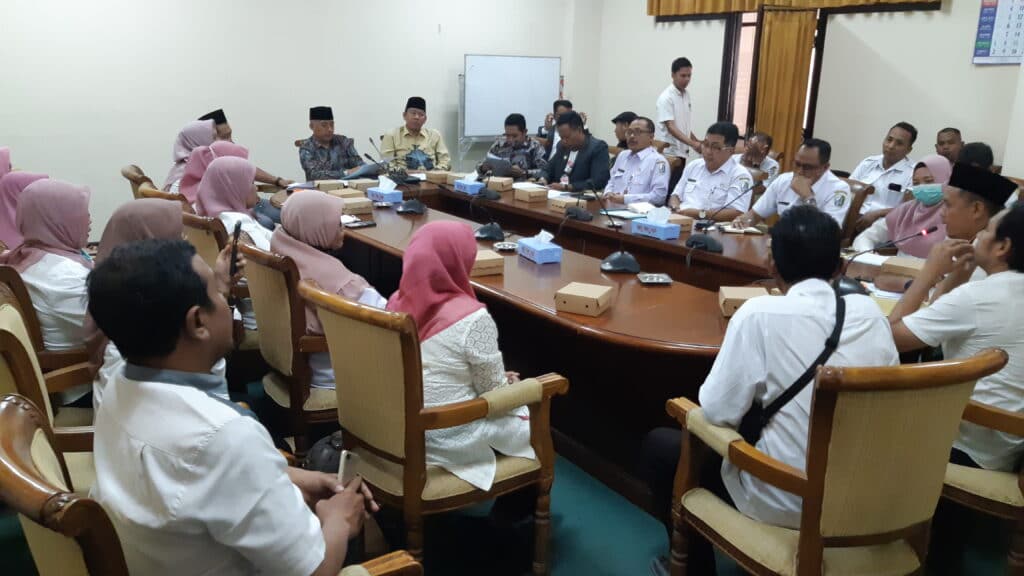 Audiensi PermenPAN-RB, Berikut Permohonan Guru Honorer Kepada DPRD Sampang