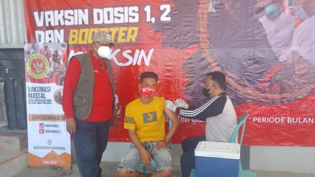 Wujudkan Herd Immunity, BIN Sampang Gencar Gelar Vaksinasi Massal