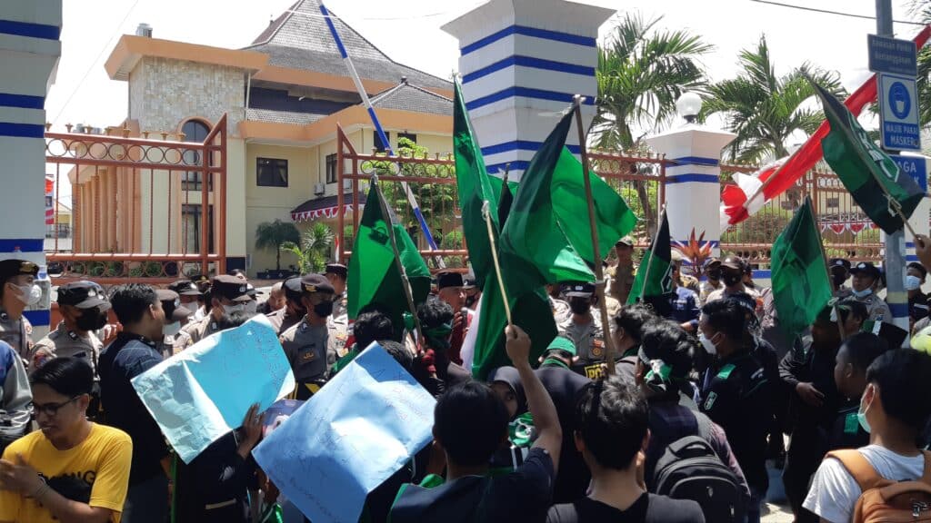 HMI Sampang Datangi Gedung Dewan Tolak Kenaikan Harga BBB dan Listrik