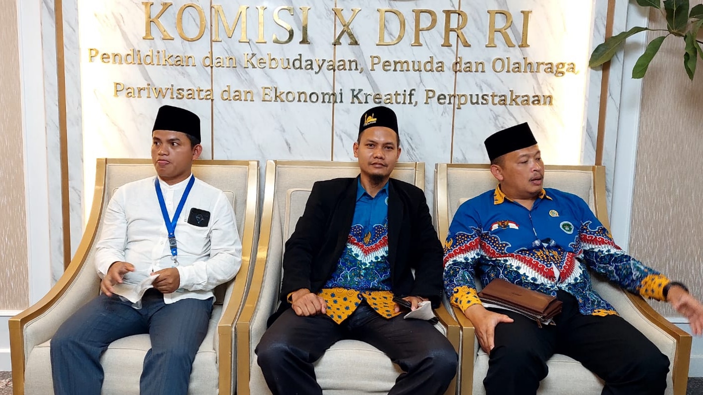 Perjuangkan Nasib Guru Madrasah, PGMNI Jatim Datangi Komisi X DPR RI