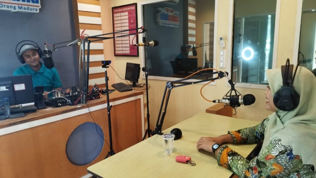 Talk Show KPU Sampang, Sosialisasi Tahapan Verfak Kepengurusan dan Keanggotaan Parpol