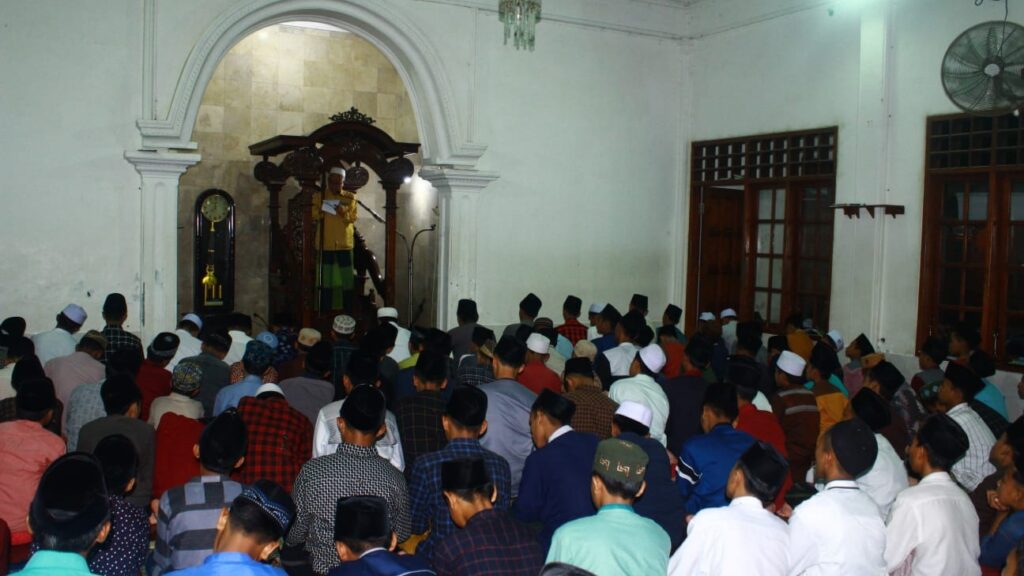 Gerhana Bulan, Ribuan Santri di Sampang Laksanakan Shalat Khusuf