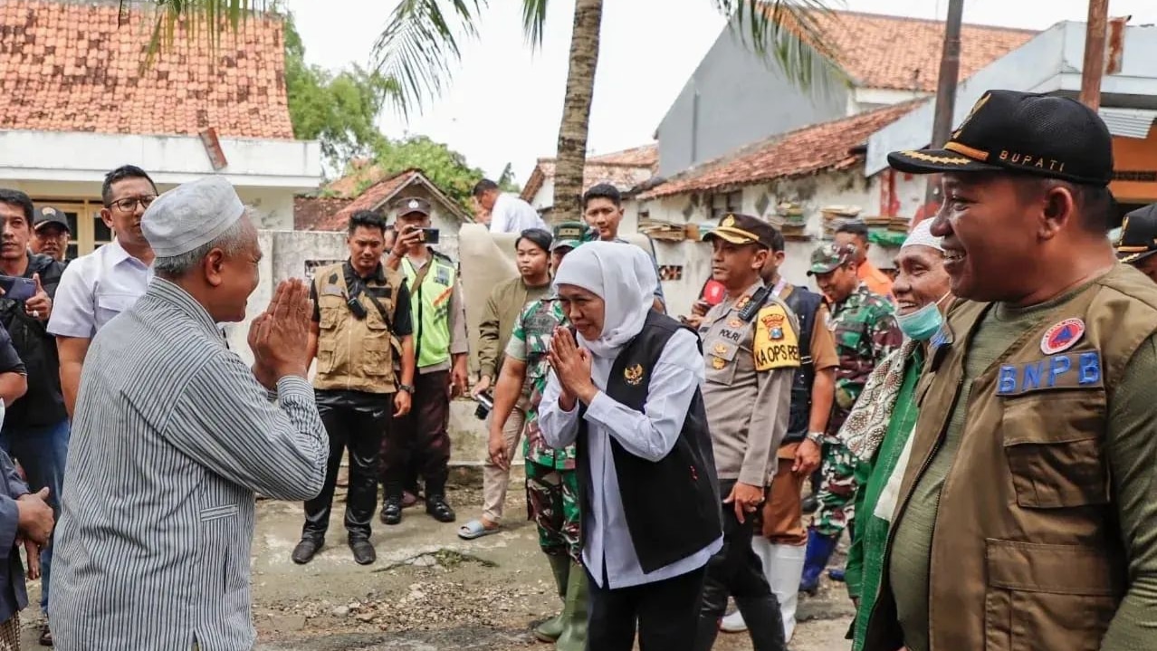 Gubernur Jatim Khofifah Indar Parawansa Kunjungi Sampang Pasca Banjir