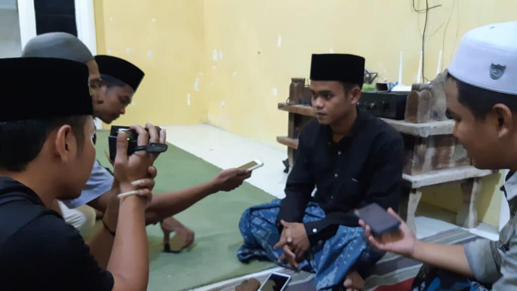 Momentum Ramadhan, AJS Wakafkan 100 Mushaf Al- Qur'an